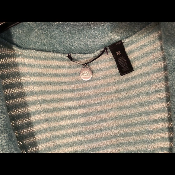 BKE Sweater - Picture 2 of 2
